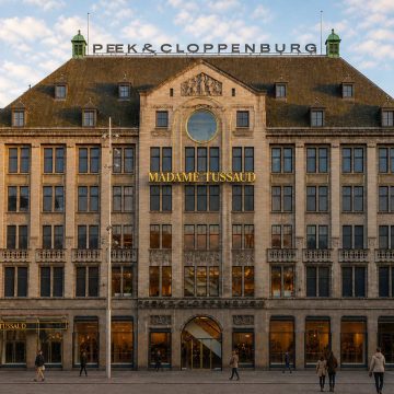O Madame Tussauds Amsterdam é um museu de cera mundialmente famoso, localizado na Praça Dam, que oferece uma experiência interactiva onde os visitantes podem conhecer figuras reais de celebridades internacionais, ícones históricos e realeza holandesa. A sua localização proeminente e a sua impressionante coleção fazem dele uma peça central da moderna cena de entretenimento da cidade.