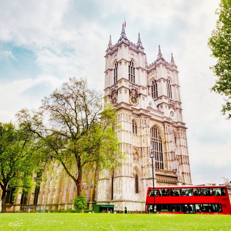 Caça ao tesouro em Londres e visita autoguiada 3 A Abadia de Westminster é uma majestosa igreja gótica da coroação, onde séculos de história real e figuras lendárias são homenageadas dentro das suas sagradas paredes de pedra.