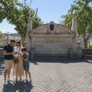 The El Greco Monument in Toledo honours the celebrated painter who made the city his home, reflecting the lasting connection between his artistic legacy and Toledo’s rich cultural heritage.