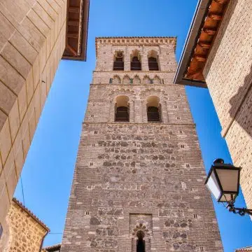 The Iglesia de Santo Tomé in Toledo is a historic church known for its distinctive Mudéjar tower and for housing El Greco’s celebrated masterpiece, The Burial of the Count of Orgaz.