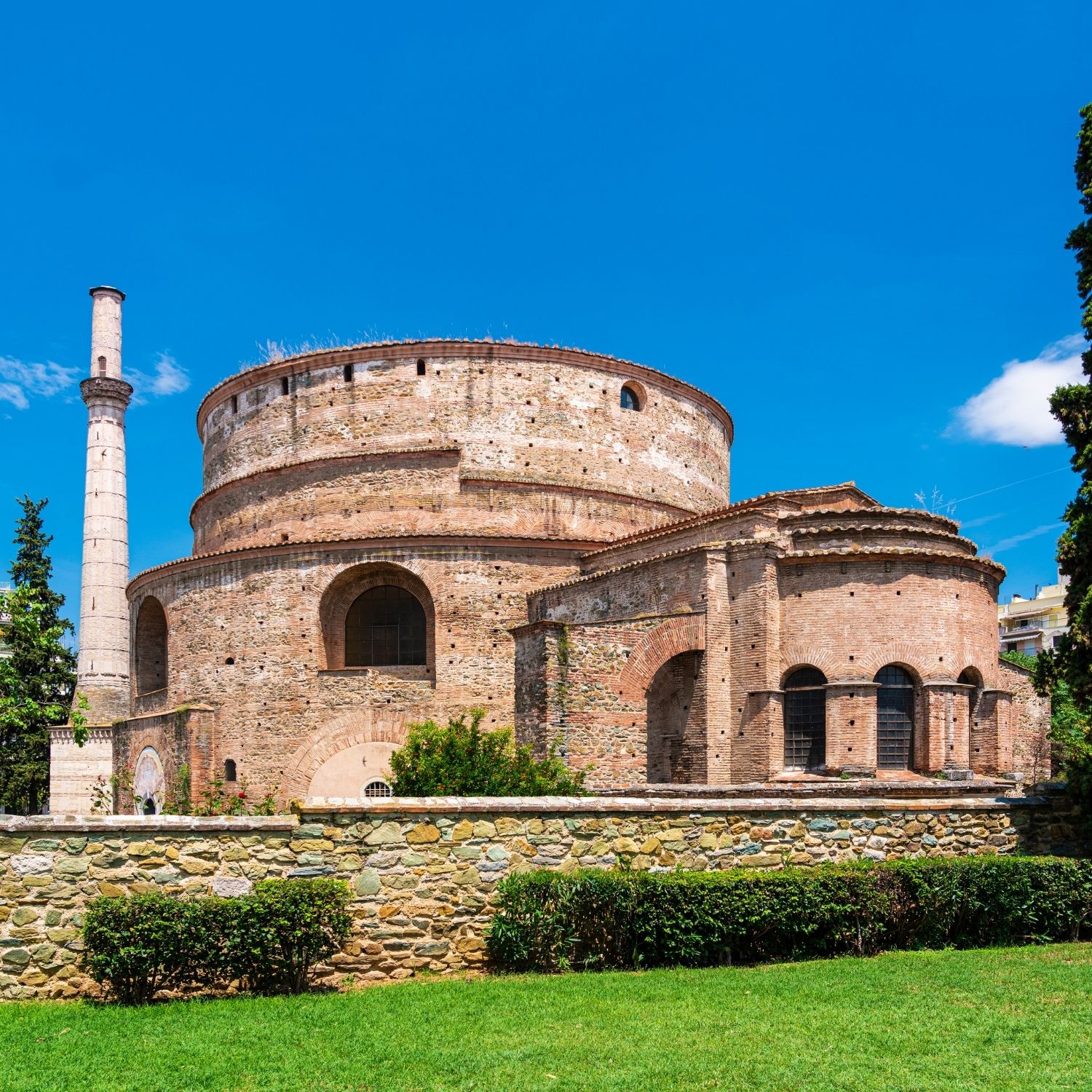 Caccia al tesoro e tour autoguidato a Salonicco 6 Built in the early 4th century by Roman Emperor Galerius, the Rotunda of Thessaloniki is a massive circular UNESCO World Heritage monument celebrated for its soaring brick dome and surviving Early Christian mosaics.