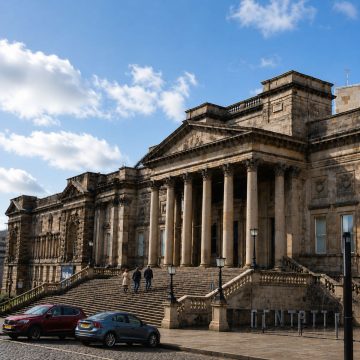 Das World Museum in Liverpool ist eine unglaubliche, familienfreundliche Attraktion, die auf fünf Etagen interaktive Naturgeschichte, Weltkulturen, wissenschaftliche Exponate und ein beeindruckendes Planetarium bietet.