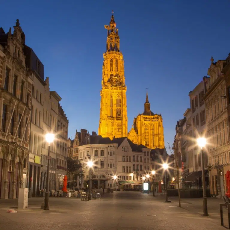 Caccia al tesoro e tour autoguidato ad Anversa 5 La Cattedrale di Nostra Signora è un capolavoro gotico la cui iconica guglia domina lo skyline e ospita i famosi dipinti di Rubens.