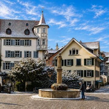 Stare Miasto i fontanna św. Gallusa w St. Gallen łączą w sobie kolorowe, zabytkowe fasady i urocze deptaki z charakterystyczną fontanną poświęconą św. Gallusowi, patronowi miasta i jego założycielowi.