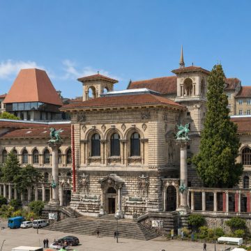 Il maestoso Palais de Rumine è un imponente punto di riferimento in stile rinascimentale nel cuore di Losanna, sede di diversi affascinanti musei e ammirato per la sua elegante architettura che si affaccia su Place de la Riponne.