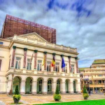La Opéra Royal de Wallonie es un prestigioso teatro de ópera neoclásico del siglo XIX situado en Lieja, célebre por su ornamentado auditorio y sus representaciones líricas de talla mundial.