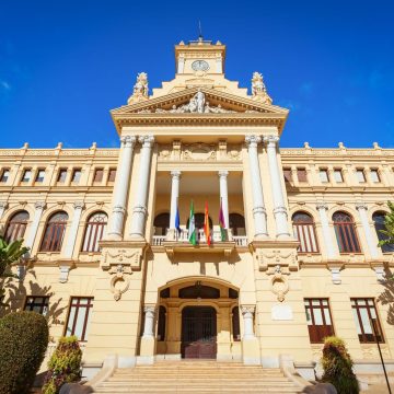 Completed in 1919 along the Paseo del Parque, the Ayuntamiento de Málaga is an ornate Neo-Baroque and modernist landmark adorned with intricate sculptural reliefs and lush civic gardens.