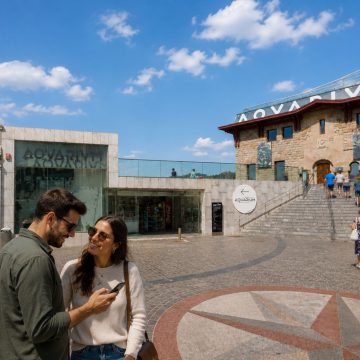 Perched at the tip of the picturesque harbor along the Paseo del Muelle, the historic Aquarium San Sebastián combines rich Basque maritime history exhibits with a spectacular 360-degree underwater tunnel showcasing diverse marine life of the Cantabrian Sea.