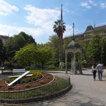 Designed like an English-style garden, Plaza de Guipúzcoa is a lush, arcaded square in the city center featuring a charming duck pond, a historic meteorological pavilion, and the imposing neoclassical Provincial Council building.