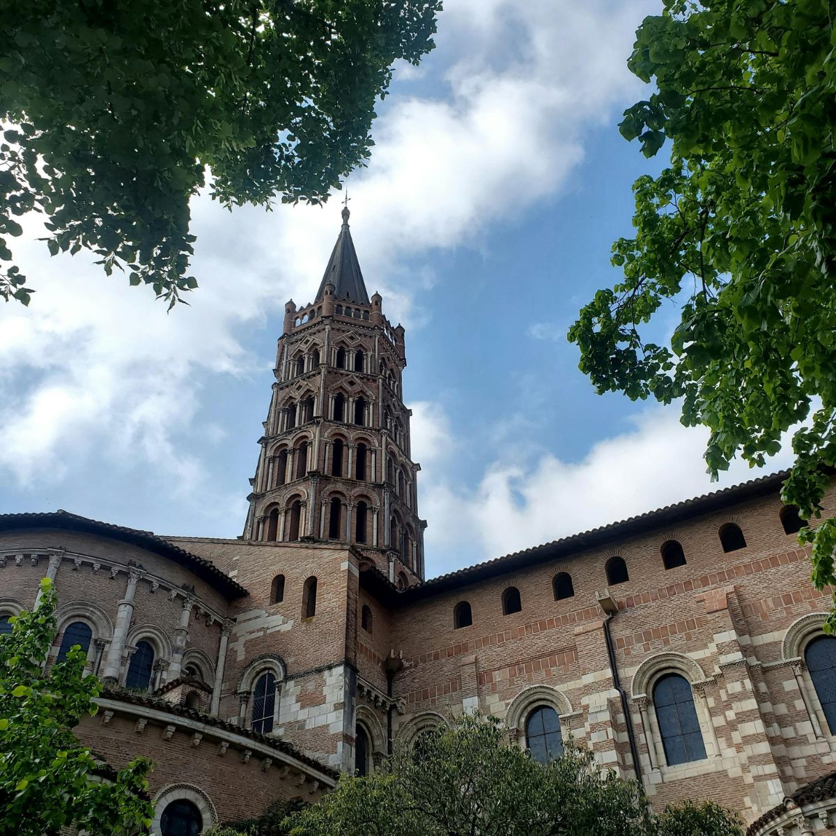 Toulouse Scavenger Hunt and Self-Guided Tour 6 The Basilique Saint-Sernin is a majestic Romanesque landmark where a grand octagonal bell tower and historic sacred relics create a monumental pilgrimage masterpiece in Toulouse.