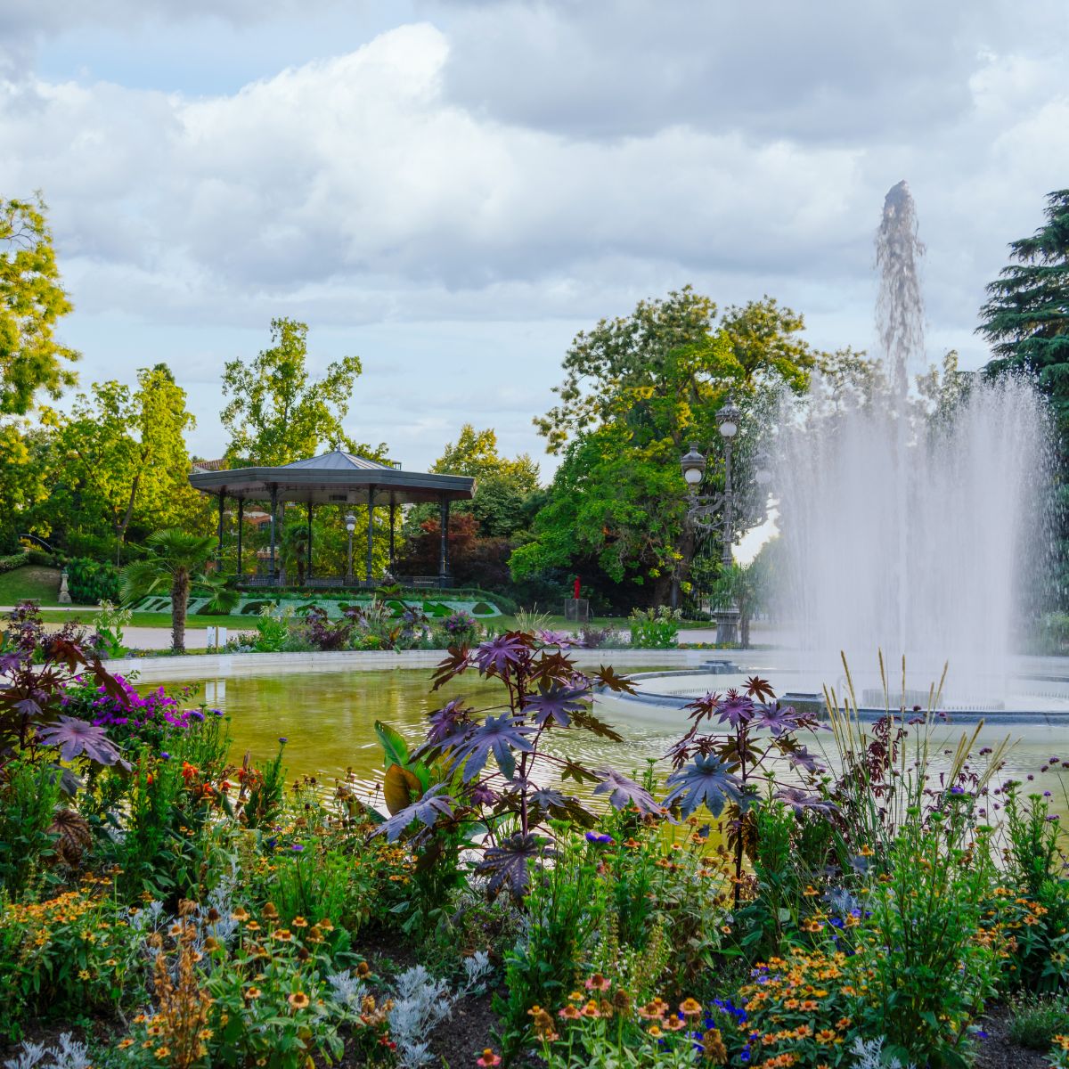 Toulouse Scavenger Hunt and Self-Guided Tour 2 The Grand Rond is a majestic English-style landscape park where a grand central fountain and radiating tree-lined pathways create a monumental green oasis in the historic heart of Toulouse.