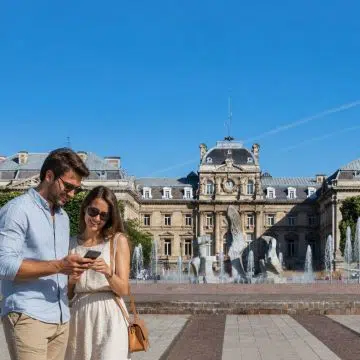 Het Palais des Beaux-Arts, dat uitkijkt op de Place de la République, is een van de belangrijkste musea voor schone kunsten van Frankrijk en staat bekend om zijn indrukwekkend Belle-Époque-gebouw en zijn uitgebreide collectie Europese meesterwerken.