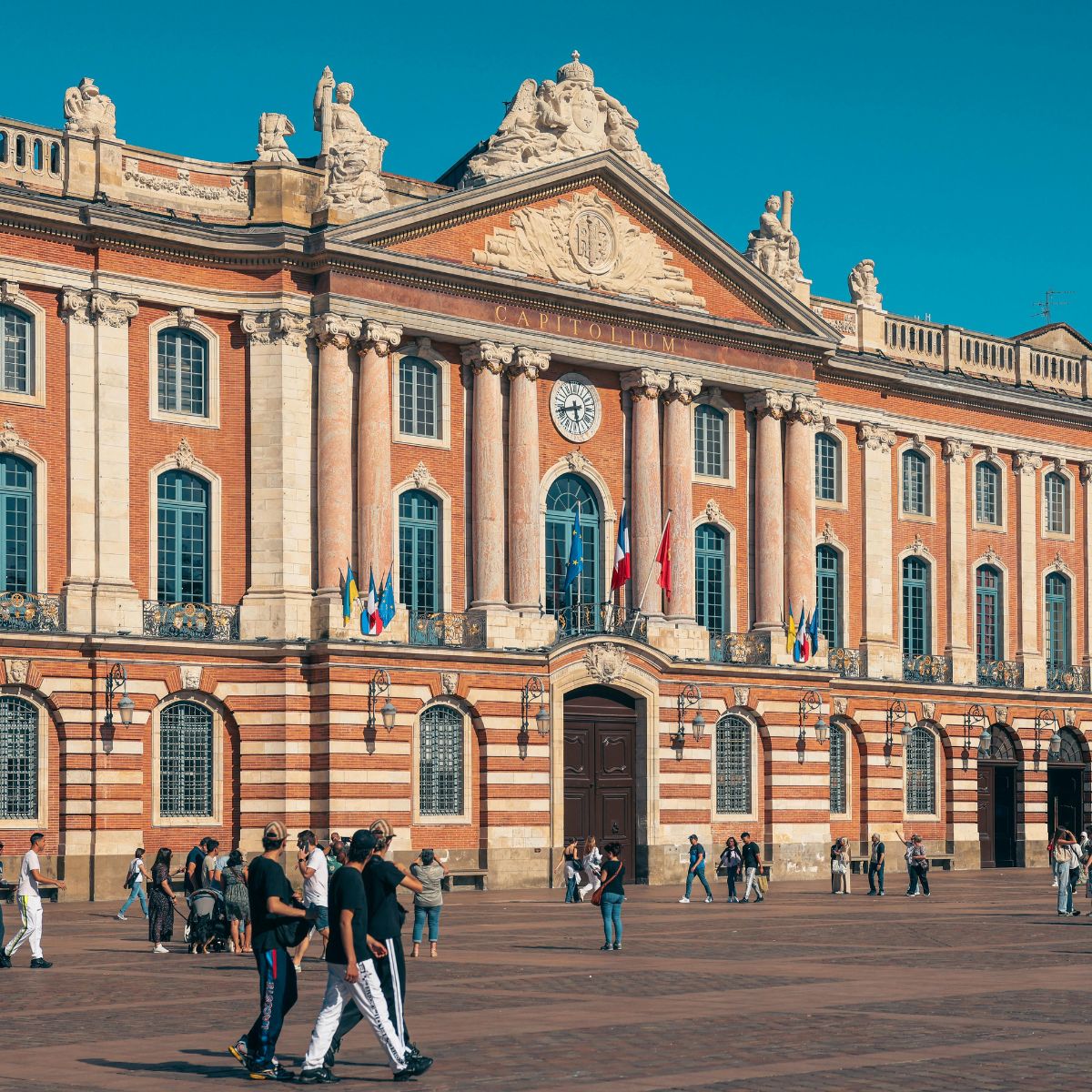 Toulouse Scavenger Hunt and Self-Guided Tour 4 The Capitole de Toulouse is a majestic Neoclassical landmark where a grand limestone and pink brick facade and historic ceremonial halls create a monumental architectural heart for the city's government.