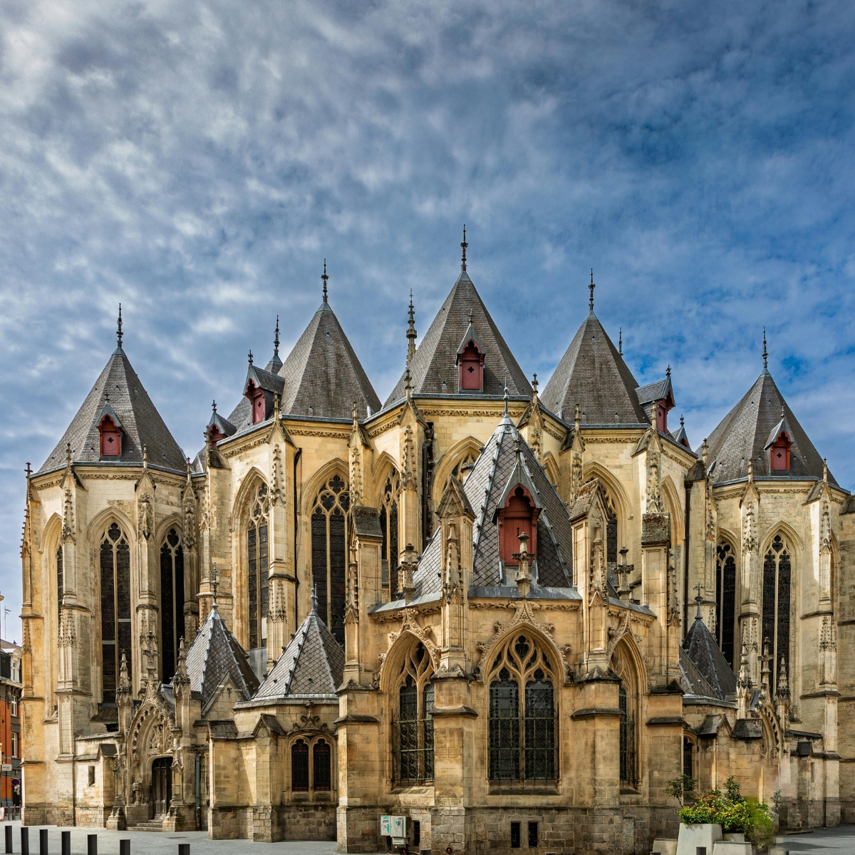 Lille Scavenger Hunt and Self-Guided Tour 2 The Saint Maurice Church is a stunning example of a hall church, featuring a harmonious five-aisle interior that reflects over four centuries of meticulous Gothic construction and restoration.