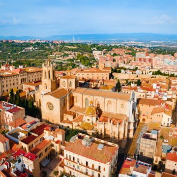 The Cathedral of Tarragona is a magnificent example of the transition from Romanesque to Gothic architecture, built upon the site of an ancient Roman temple. Its massive rose window and intricate cloister serve as a grand testament to the city’s spiritual and historical evolution over the centuries.