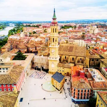 La Cattedrale del Salvatore è uno splendido sito Patrimonio dell'Umanità dell'UNESCO a Saragozza, rinomato per la sua fusione unica di architettura mudéjar, gotica e barocca.