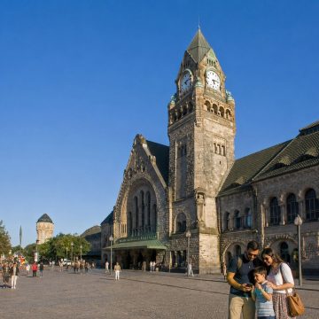 Designed in a grand Neo-Romanesque style under German rule in the early 20th century, the Metz-Ville railway station is a monumental historical landmark celebrated for its 300-meter-long facade and ornate imperial reception apartments.