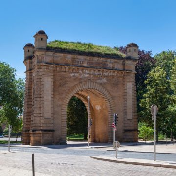 Originally serving as a fortified southern gateway into the city and later reconstructed in 1852 as a freestanding triumphal arch, the Porte Serpenoise stands as a historic stone monument commemorating major milestones in the military history of Metz.