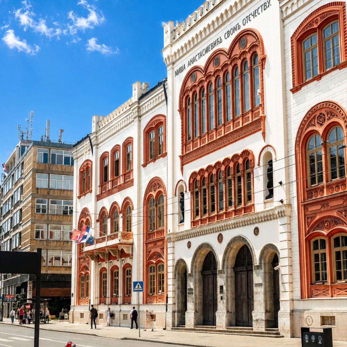 Caccia al tesoro e tour autoguidato a Belgrado 3 L'Università di Belgrado è un maestoso punto di riferimento accademico, dove l'imponente palazzo del Capitano Miša, risalente al XIX secolo, e il ricco patrimonio di risultati intellettuali creano un monumentale fulcro per l'istruzione superiore della Serbia.
