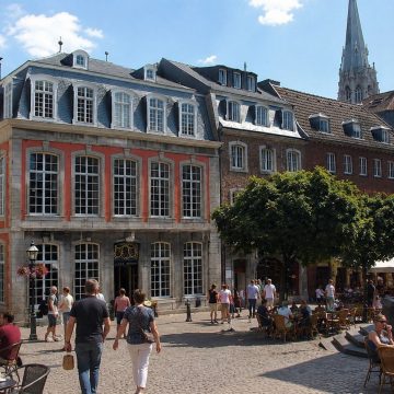 Housed in a beautifully restored 1660s townhouse, the fascinating Couven-Museum showcases middle-class furnishings and decor from the 18th and early 19th centuries, offering a wonderful look into historic domestic life.