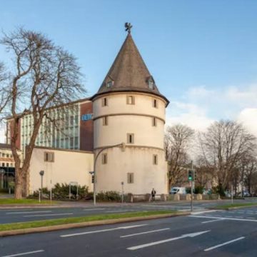 The Hawk’s Tower Museum (Adlerturm) is a reconstructed medieval watchtower that brings Dortmund’s past to life with exhibits exploring the city’s history and medieval defenses.