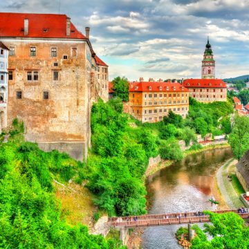 Der Schlosskomplex von Český Krumlov ist eine gewaltige mittelalterliche Festung über der Moldau, die eine Mischung aus Gotik, Renaissance und Barock aufweist.