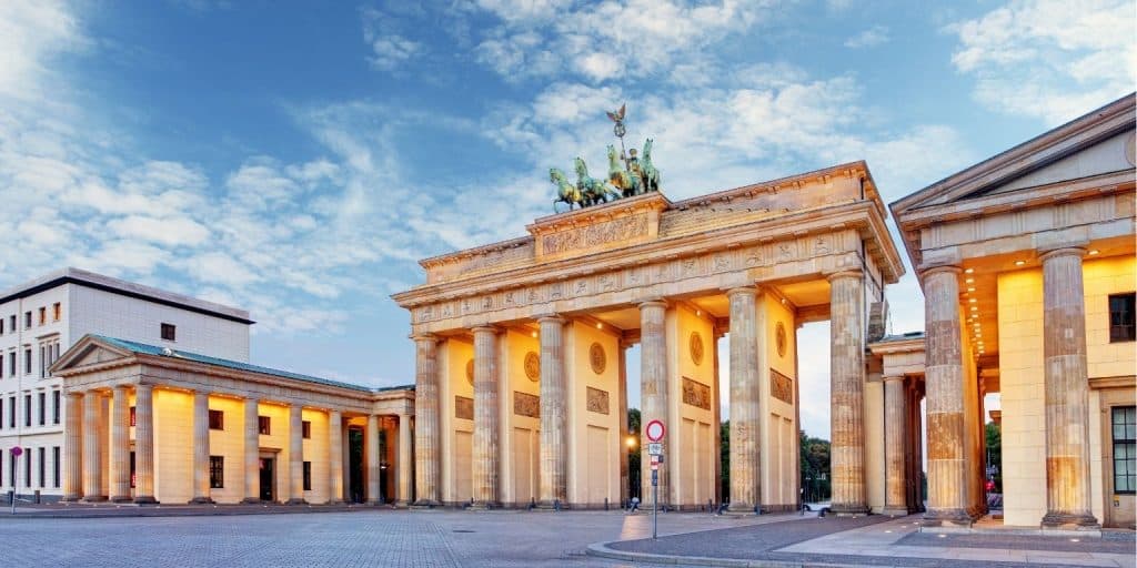 Experiencias inmersivas en Berlín: Iconos arquitectónicos, epopeyas del arte callejero y maravillas culinarias 1 Blog Sitio 3 6