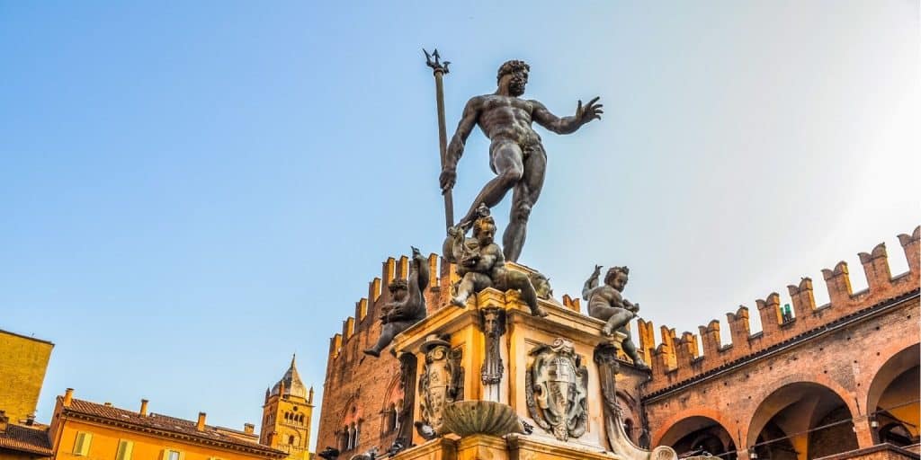 Experiencias inmersivas en Bolonia: Un tapiz de maravillas arquitectónicas, extravagancia culinaria y encantos culturales 1 Blog Sitio 3 8