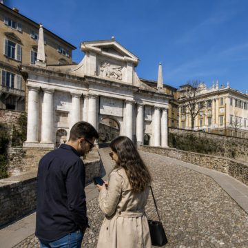 Built in the late 16th century from striking white Zandobbio marble and adorned with the Venetian Lion of Saint Mark, Porta San Giacomo is the most scenic pedestrian gate piercing the UNESCO-listed Venetian walls of Bergamo's Upper City.