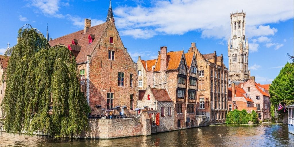 Más allá de los canales: Explorando Brujas: encantos y delicias culinarias" 1 Blog Sitio 1 1