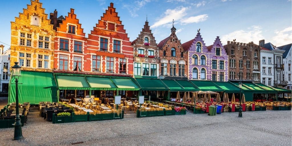 Más allá de los canales: Explorando Brujas: encantos y delicias culinarias" 3 Blog Sitio 8