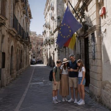 Situado en la isla de Ortigia, en Siracusa, el Museo de Arquímedes y Leonardo da Vinci exhibe maquetas interactivas y funcionales de madera, así como inventos que rinden homenaje al genio tanto de Arquímedes como de Leonardo da Vinci.