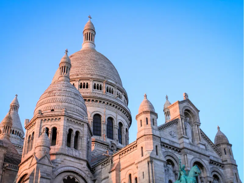 Διασκεδαστικά στοιχεία για τη Μονμάρτη: Montmartre: Κρυμμένοι πολύτιμοι λίθοι, τοπικοί θρύλοι και όσα πρέπει να κάνεις και να δεις 2 Διασκεδαστικά στοιχεία για τη Μονμάρτη και βασικά χαρακτηριστικά