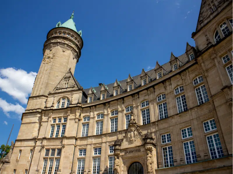 Fakten über Luxemburg: Verborgene Juwelen, lokale Legenden und "Must Do and See" 3 Fakten über Luxemburg