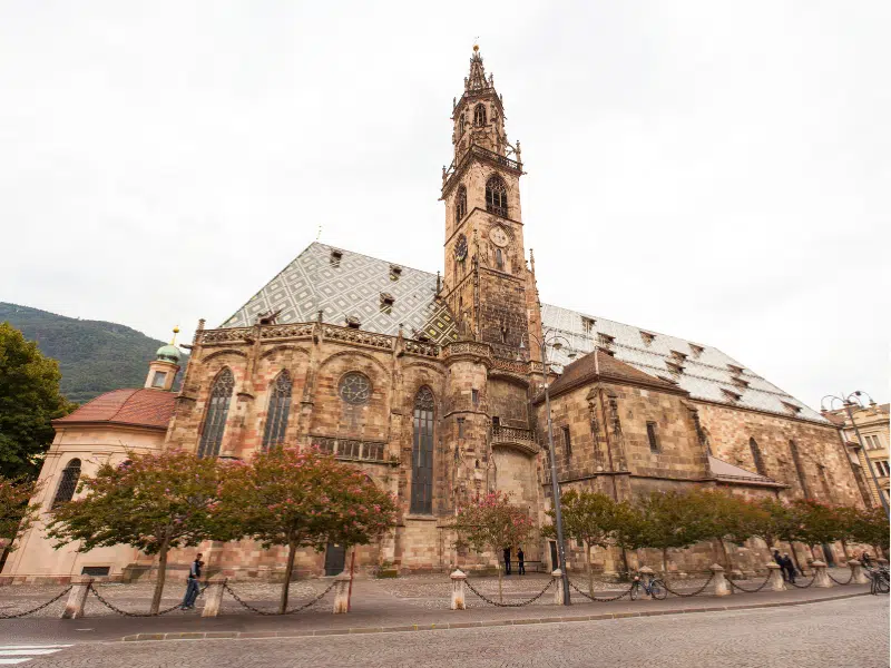 Fakten über Bozen: Versteckte Juwelen, lokale Legenden und "Must Do and See" 4 Fakten über Bozen und lokale Legenden