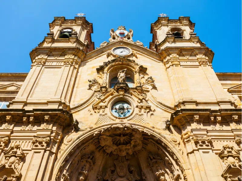 Curiosidades de San Sebastián: joyas ocultas, leyendas locales y visitas obligadas 2 Datos curiosos sobre San Sebastián y características principales
