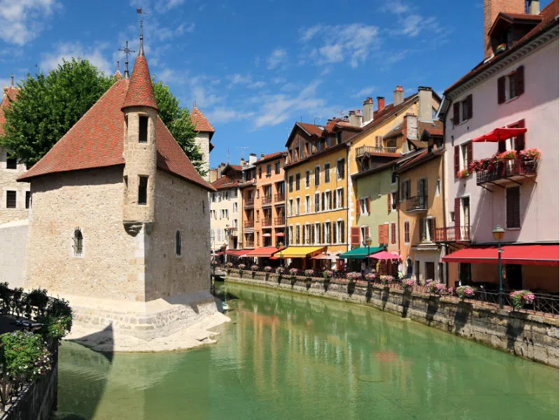 Fatti divertenti su Annecy: Gemme nascoste, leggende locali e cose da fare e vedere 2 Fatti divertenti su Annecy e caratteristiche principali