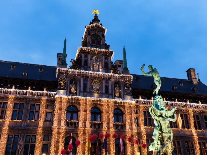 Stadhuis van Antwerpen: Een neoklassiek meesterwerk 3 Stadhuis van Antwerpen