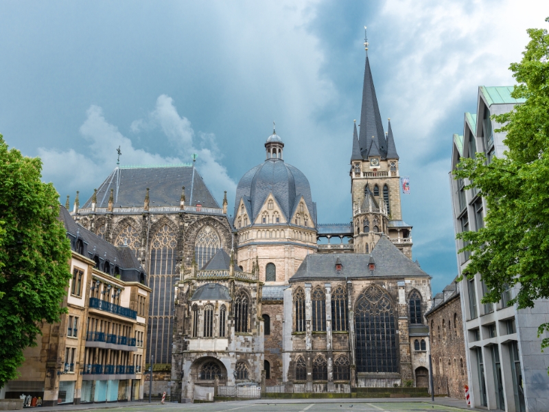Katedra w Akwizgranie: Perła w koronie niemieckiej architektury 3 Katedra w Akwizgranie