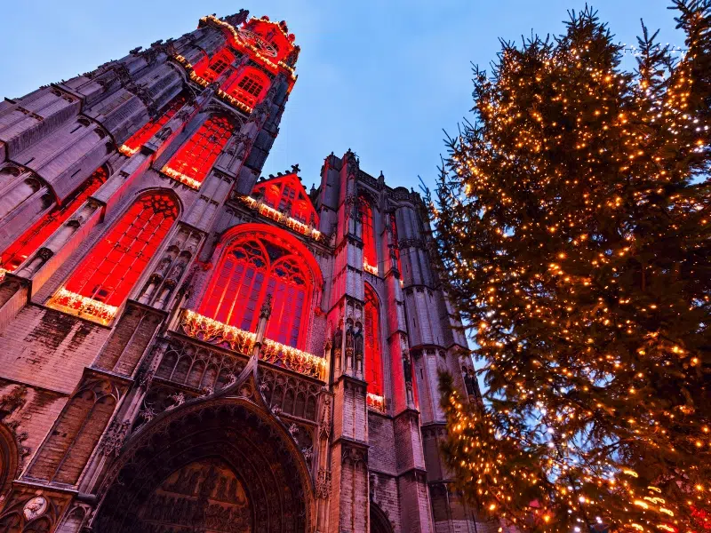 Ontdek de Onze-Lieve-Vrouwekathedraal: De gotische parel van Antwerpen