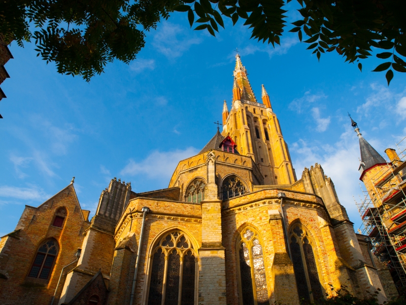 Découvrez l'église Notre-Dame : Le joyau gothique de Bruges 1270