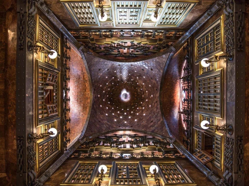 Palacio Güell: Una obra maestra del Modernismo 3 Palacio Güell