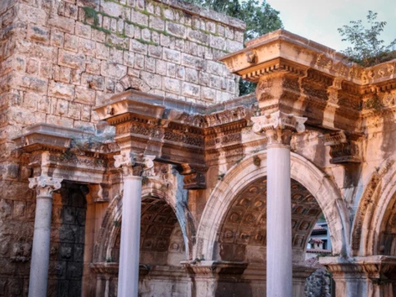 Das Tor von Hardian: Ein Triumphbogen in Antalya 2 Das Tor von Hardian