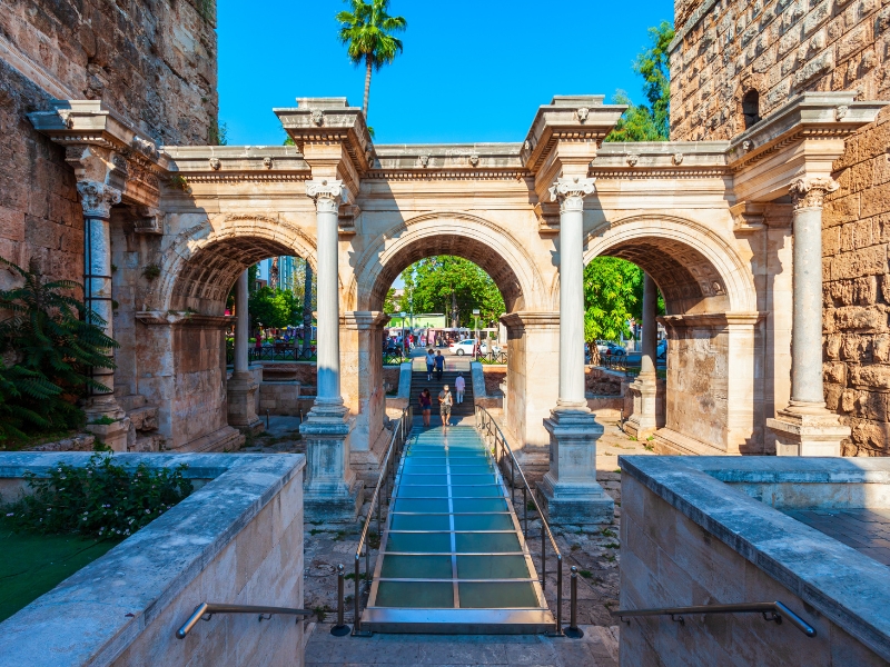 Das Tor von Hardian: Ein Triumphbogen in Antalya 1 Das Tor von Hardian