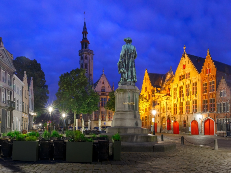 Jan van Eyckplein : Un joyau caché à Bruges 2 Jan van Eyckplein