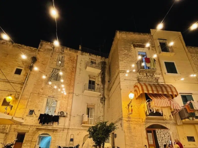 Largo Albicocca: Uma joia escondida no centro histórico de Bari 2 Largo Albicocca