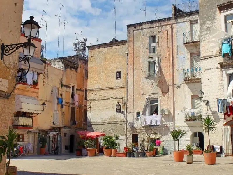 Largo Albicocca: Uma joia escondida no centro histórico de Bari 1 Largo Albicocca