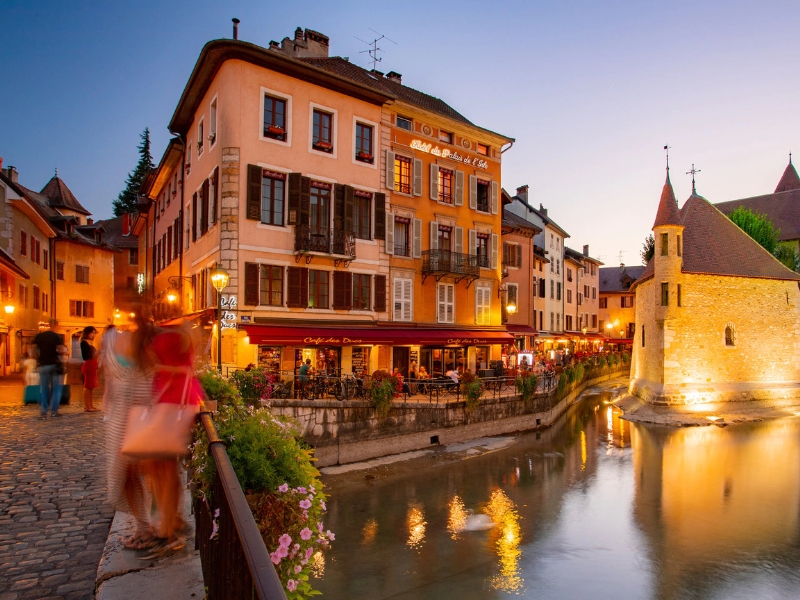 Le Palais de l'Île: Annecy 2 Le Palais de l'Île