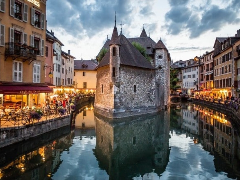 Le Palais de l'Île: Annecy 3 Le Palais de l'Île