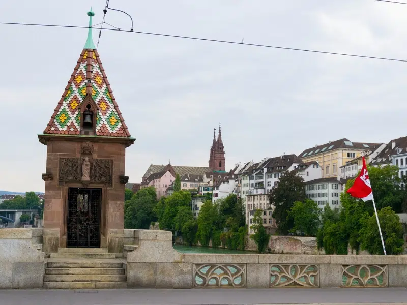 Mittlere Brücke: Eine zeitlose Brücke in Basel 1 Mittlere Brücke